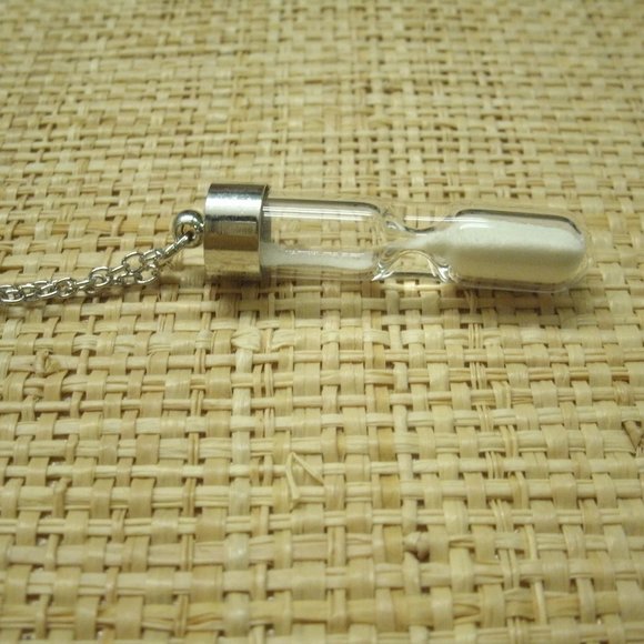 Glow in the Dark Hour Glass Necklace - Picture 4 of 16